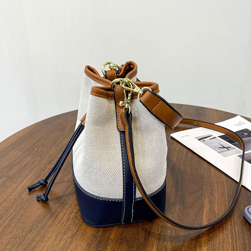Petit sac seau en toile légère à cordon