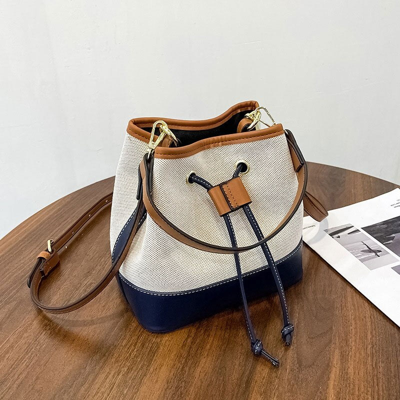 Petit sac seau en toile légère à cordon