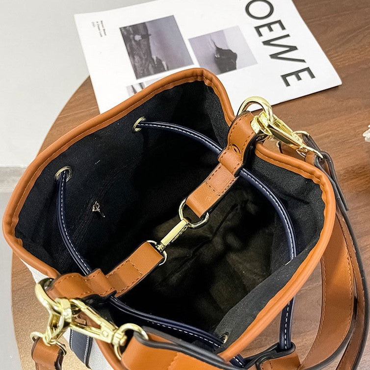 Petit sac seau en toile légère à cordon