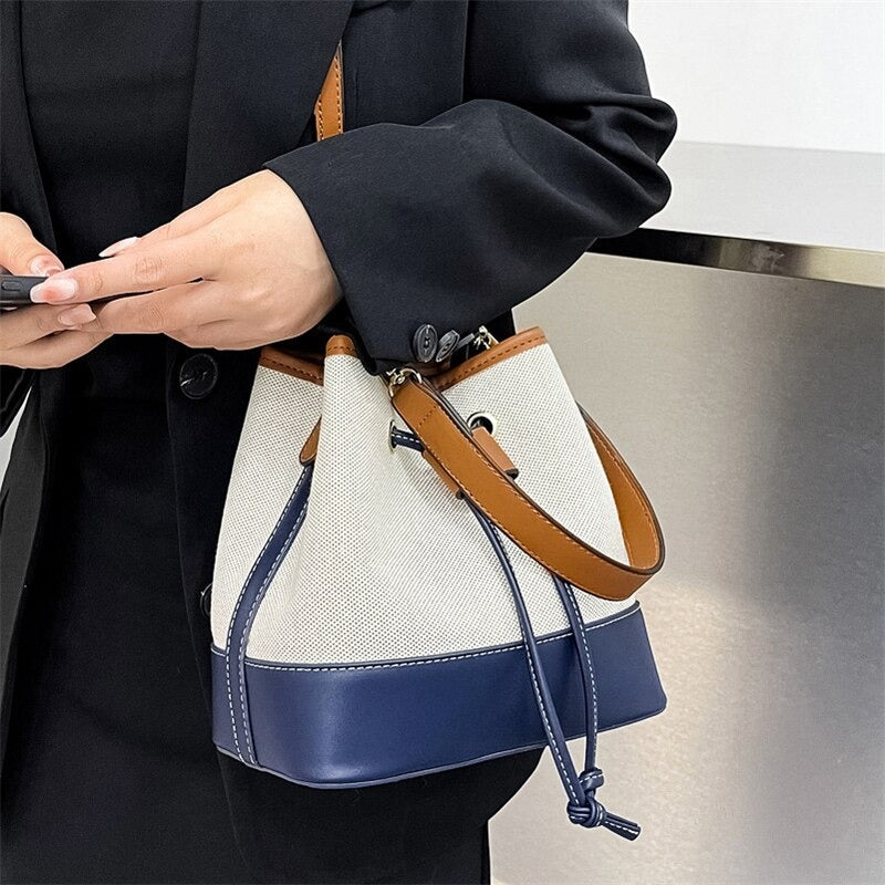 Petit sac seau en toile légère à cordon