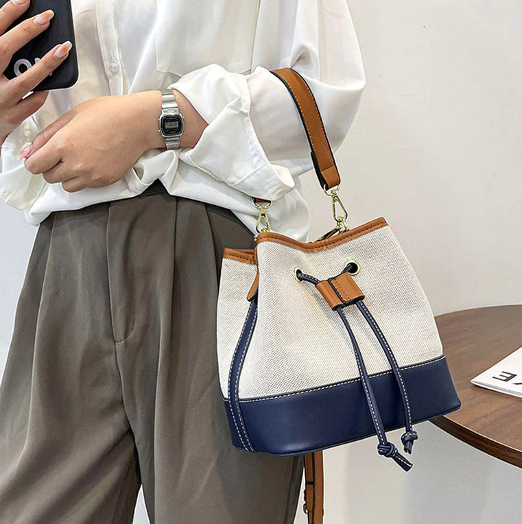 Petit sac seau en toile légère à cordon