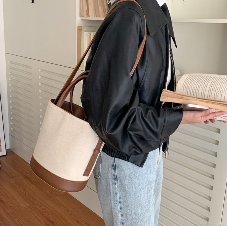 Sac seau en toile texturée à bandoulière réglable