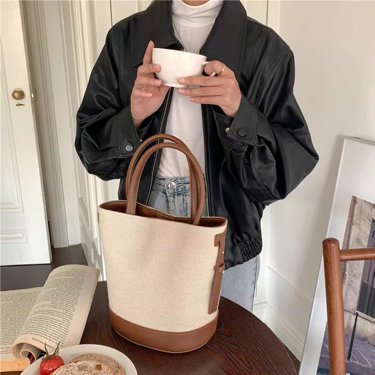 Sac seau en toile texturée à bandoulière réglable