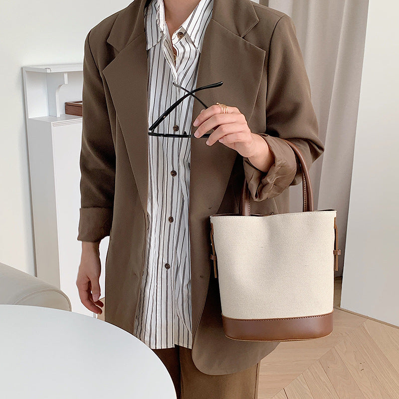Sac seau en toile texturée à bandoulière réglable