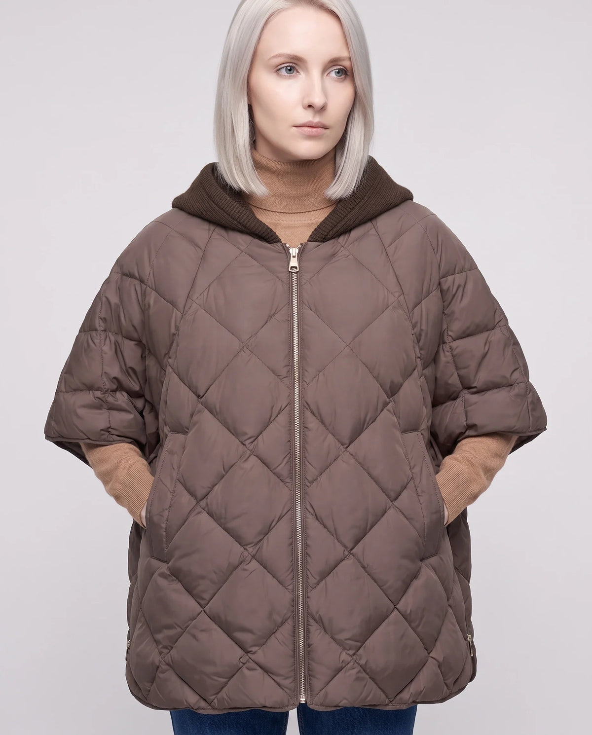 Cape matelassée à capuche tricot