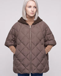 Cape matelassée à capuche tricot