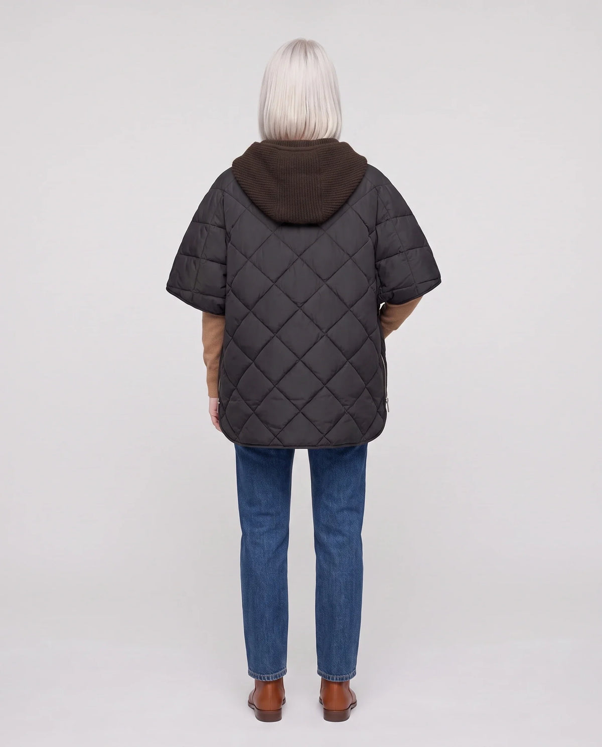 Cape matelassée à capuche tricot