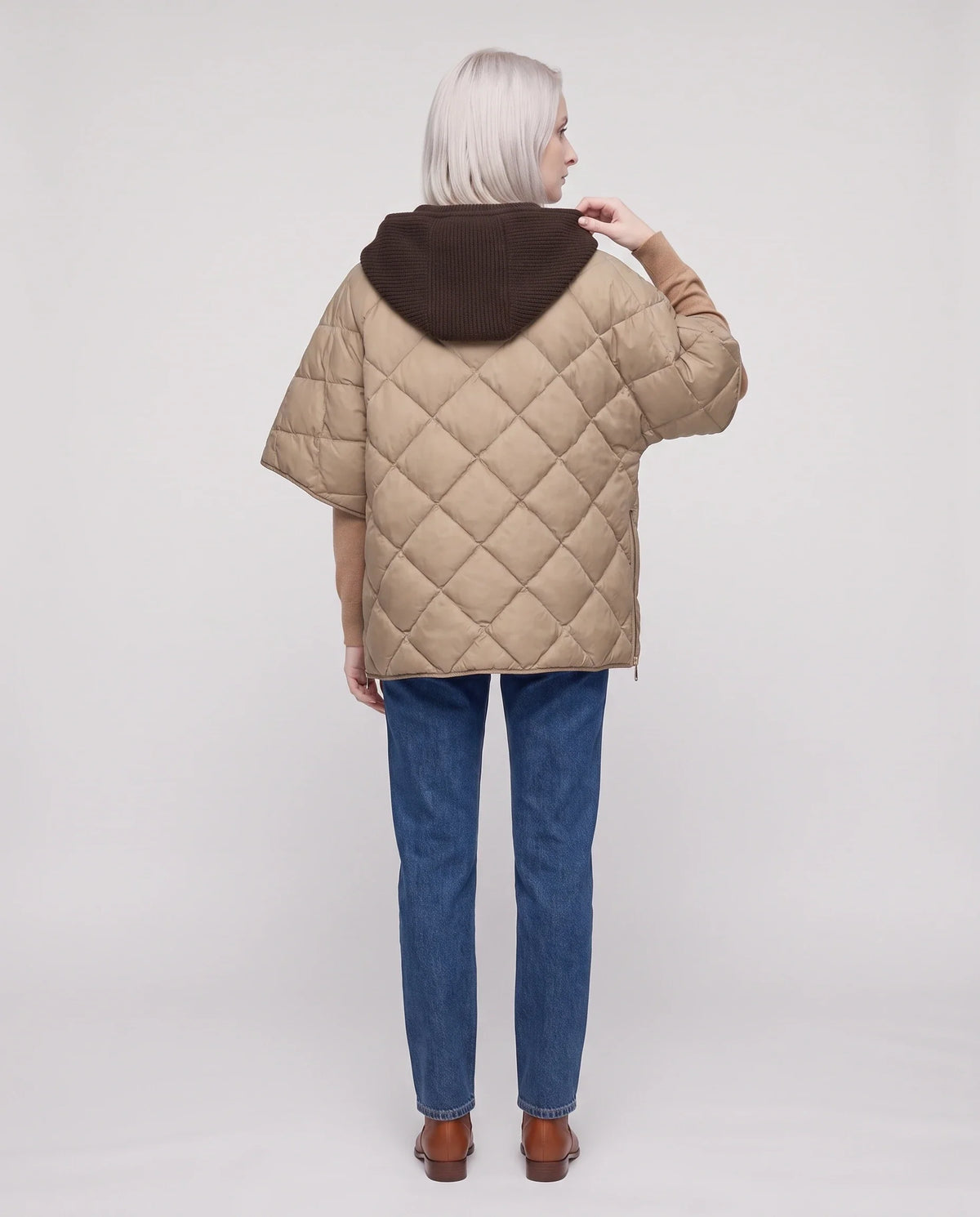 Cape matelassée à capuche tricot