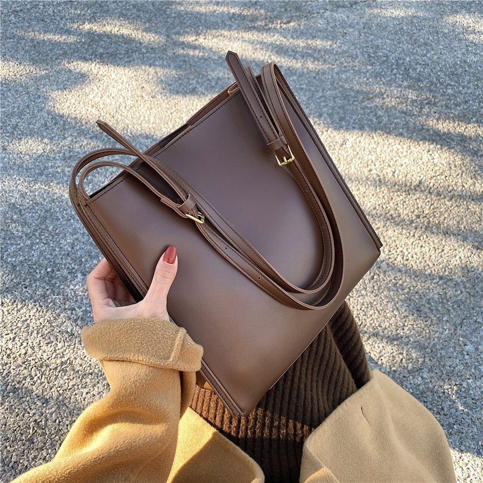 Sac cabas carré en simili cuir à anses réglables