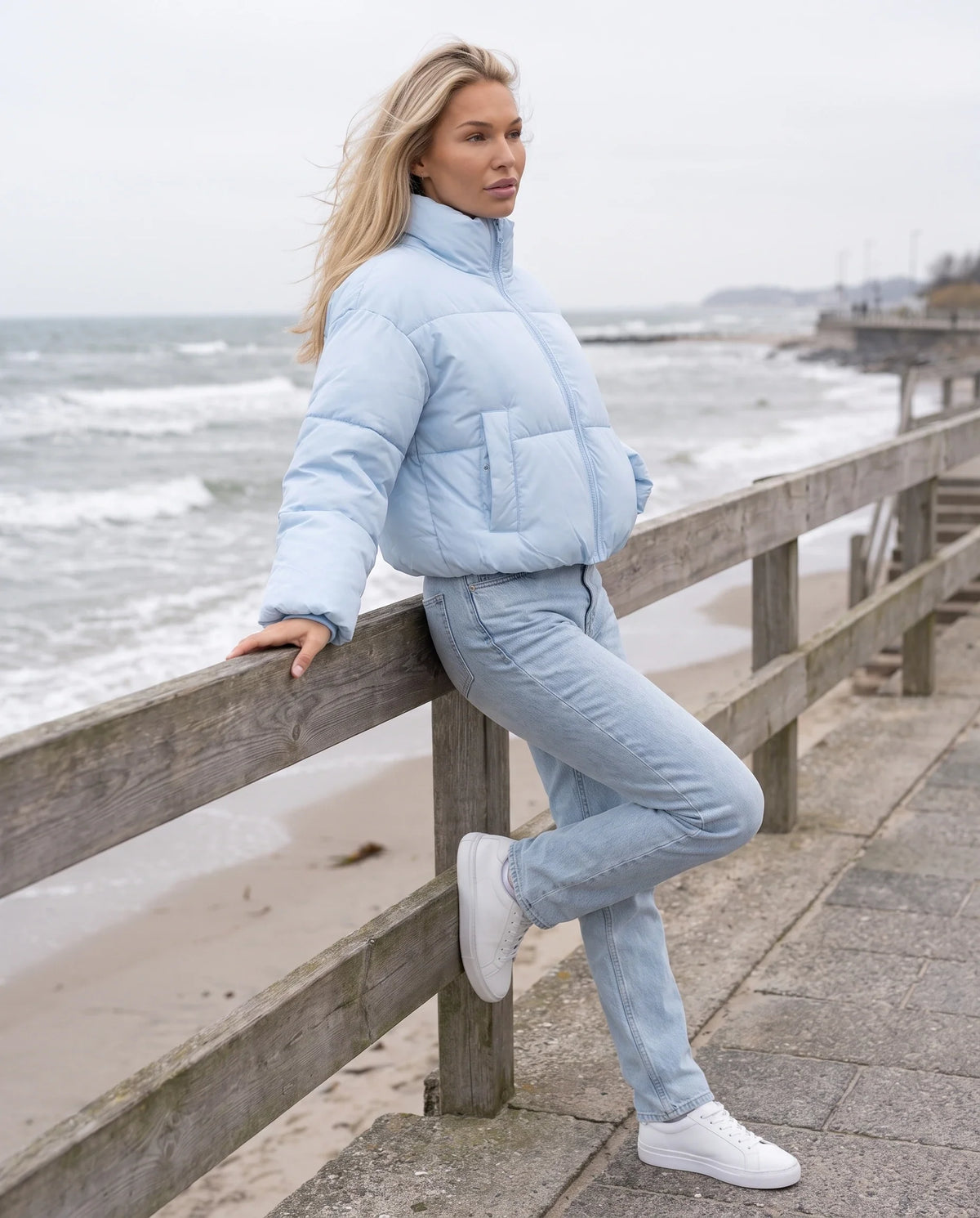 Doudoune courte à col montant zippé