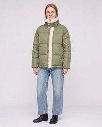 Doudoune courte oversize bordée sherpa