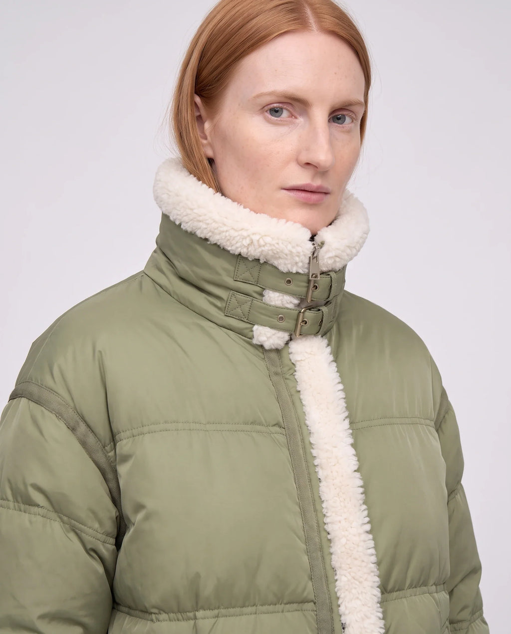 Doudoune courte oversize bordée sherpa