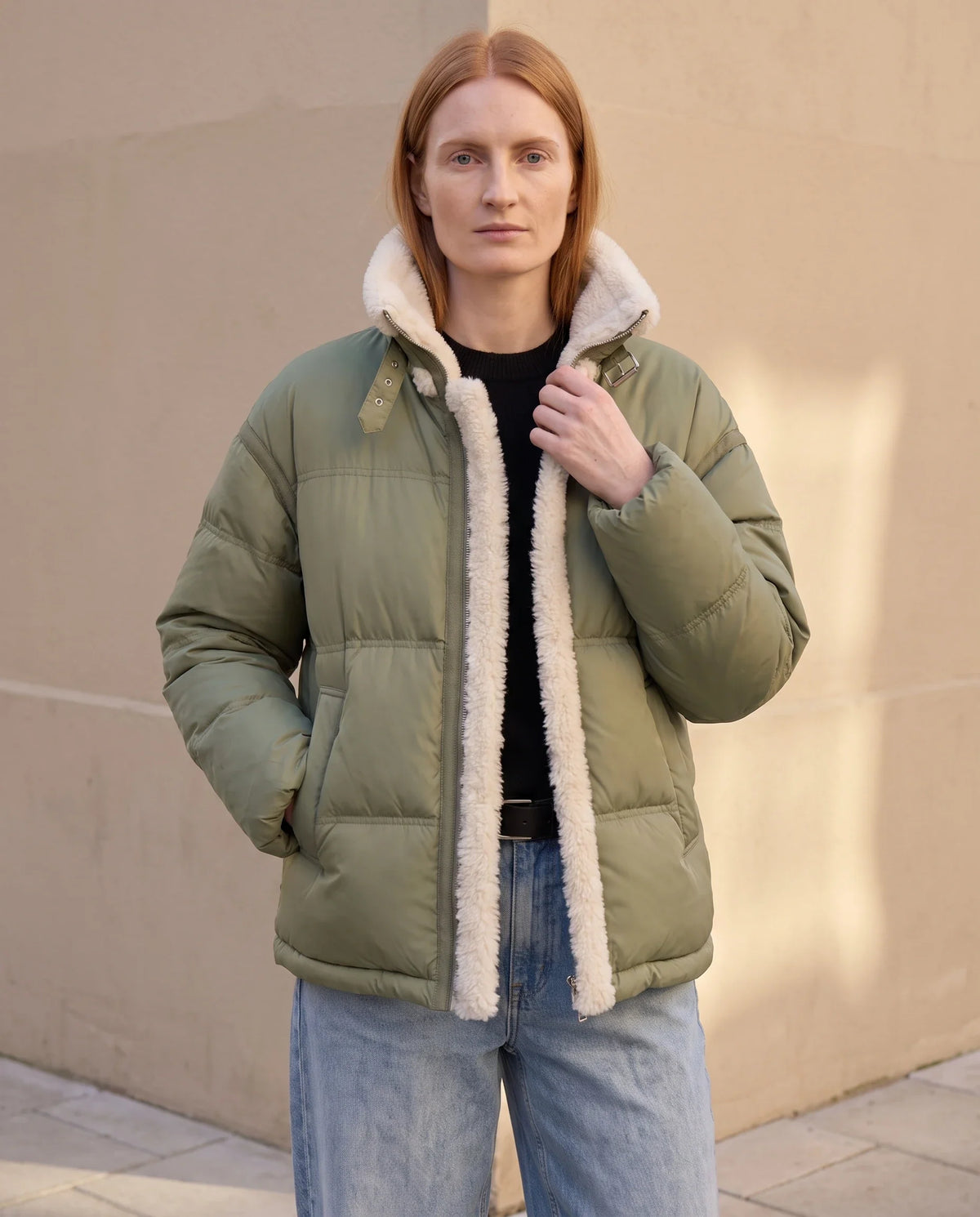 Doudoune courte oversize bordée sherpa