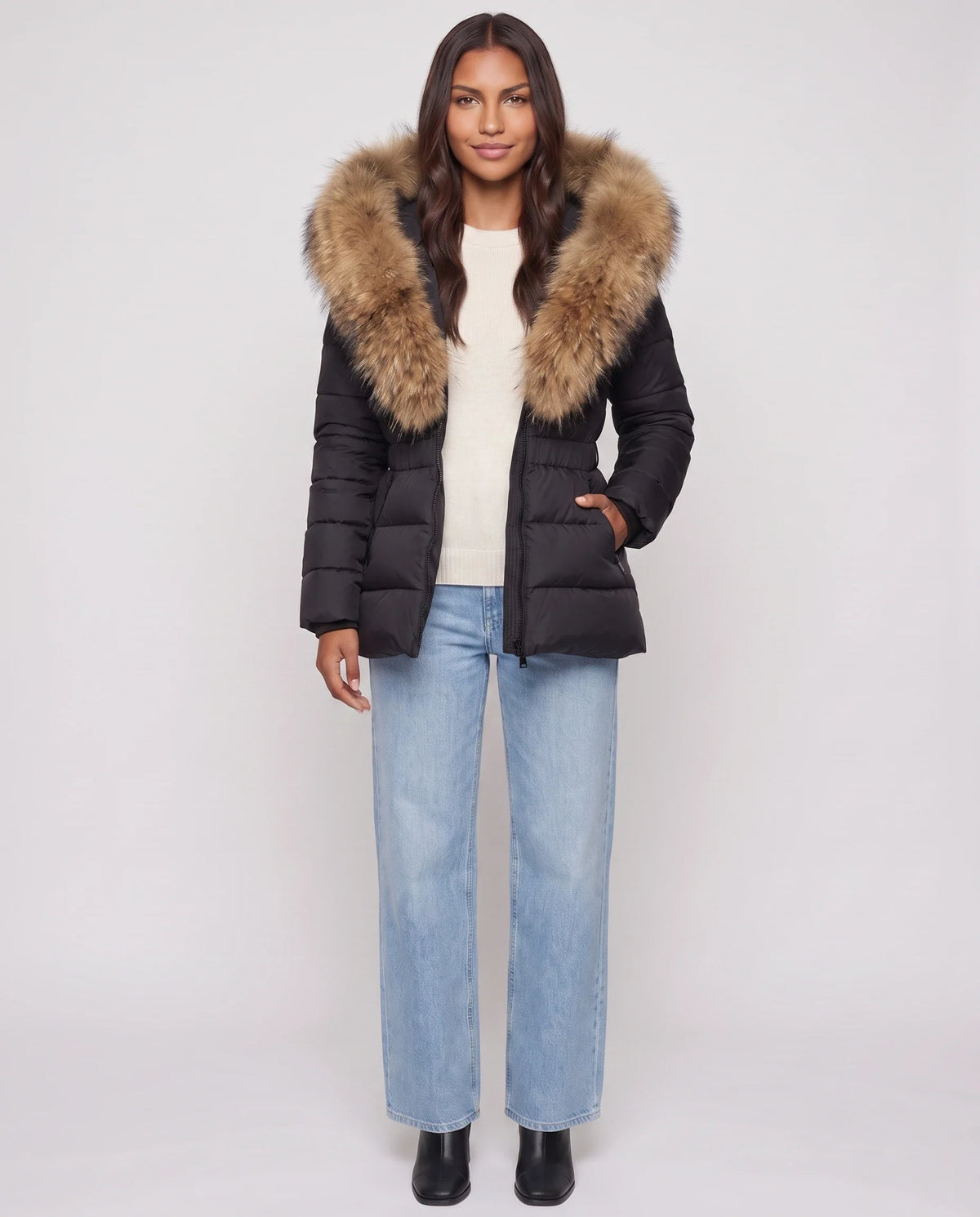 Doudoune courte à grande capuche fausse fourrure