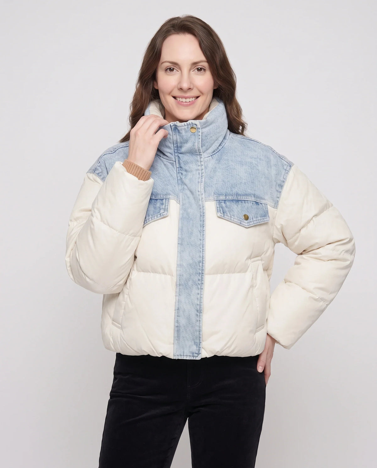 Doudoune courte oversize à empiècements denim