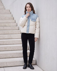 Doudoune courte oversize à empiècements denim
