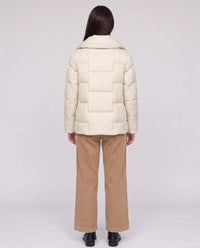 Doudoune courte à grand col et gros carreaux
