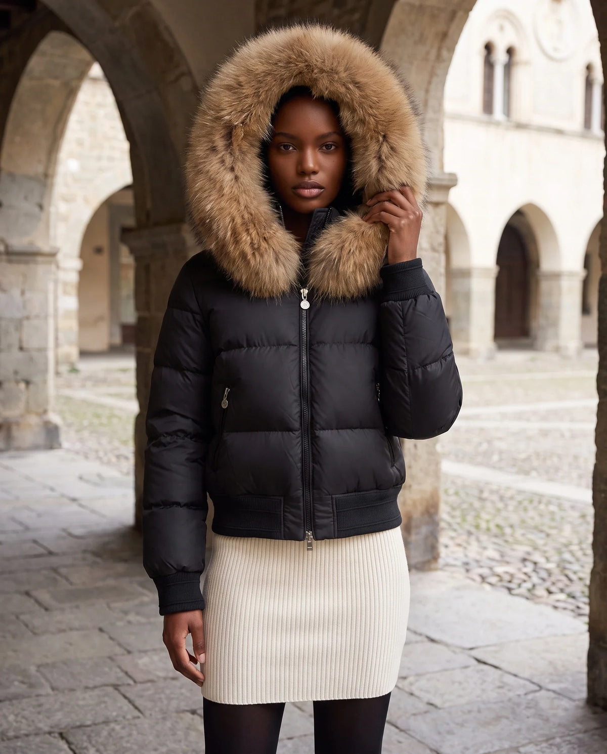 Doudoune courte blouson à capuche fausse fourrure