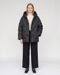 Doudoune courte oversize à capuche et brandebourgs