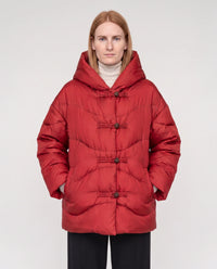 Doudoune courte oversize à capuche et brandebourgs