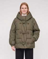Doudoune courte oversize à capuche et brandebourgs