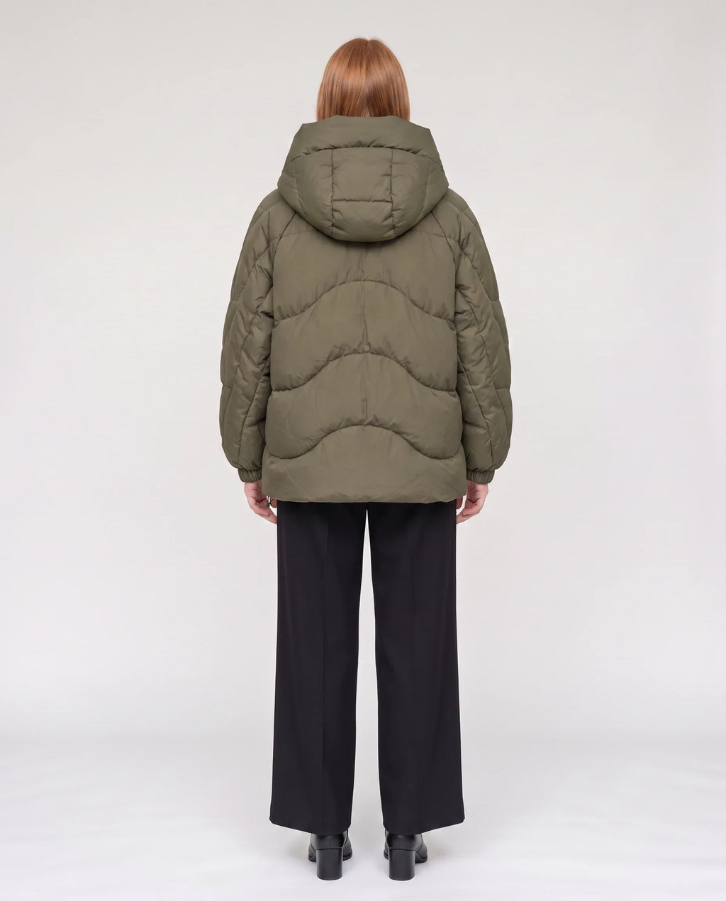 Doudoune courte oversize à capuche et brandebourgs