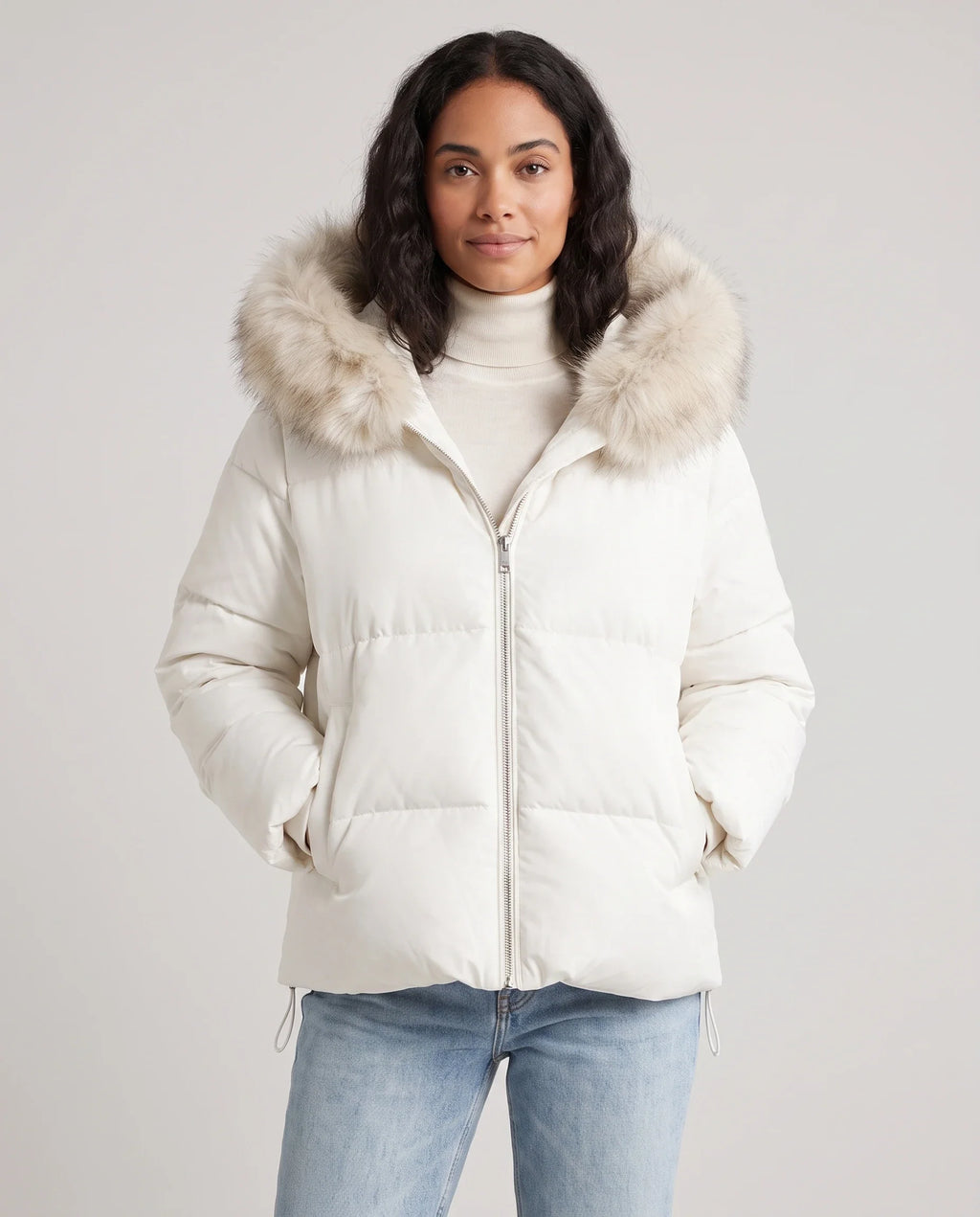 Doudoune courte oversize à capuche fausse fourrure