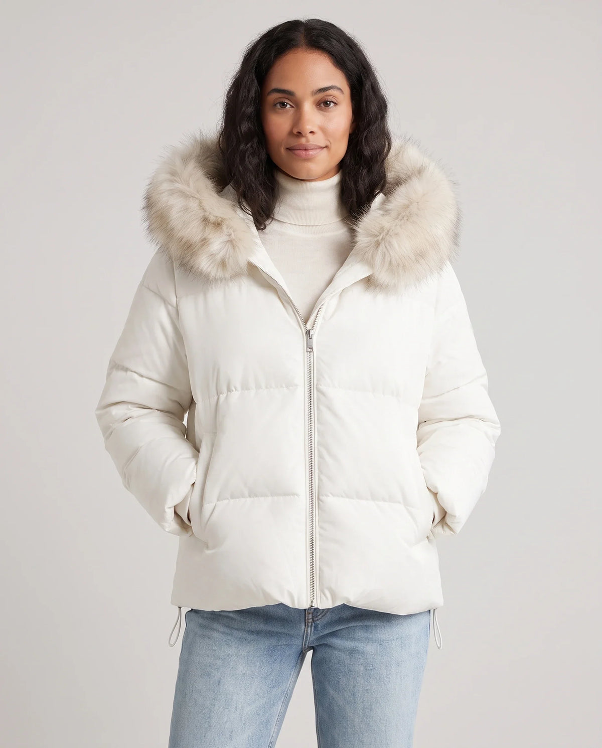 Doudoune courte oversize à capuche fausse fourrure