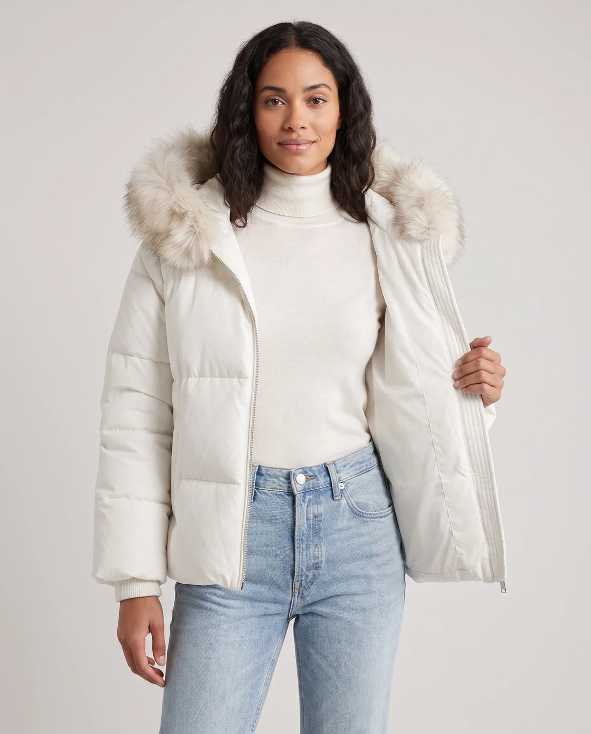 Doudoune courte oversize à capuche fausse fourrure