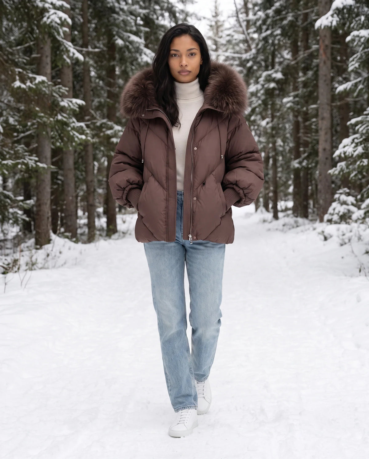 Doudoune courte oversize à capuche fausse fourrure