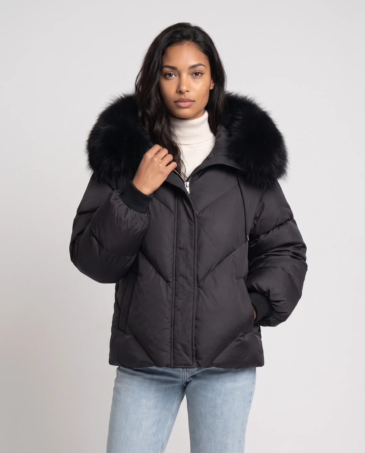Doudoune courte oversize à capuche fausse fourrure