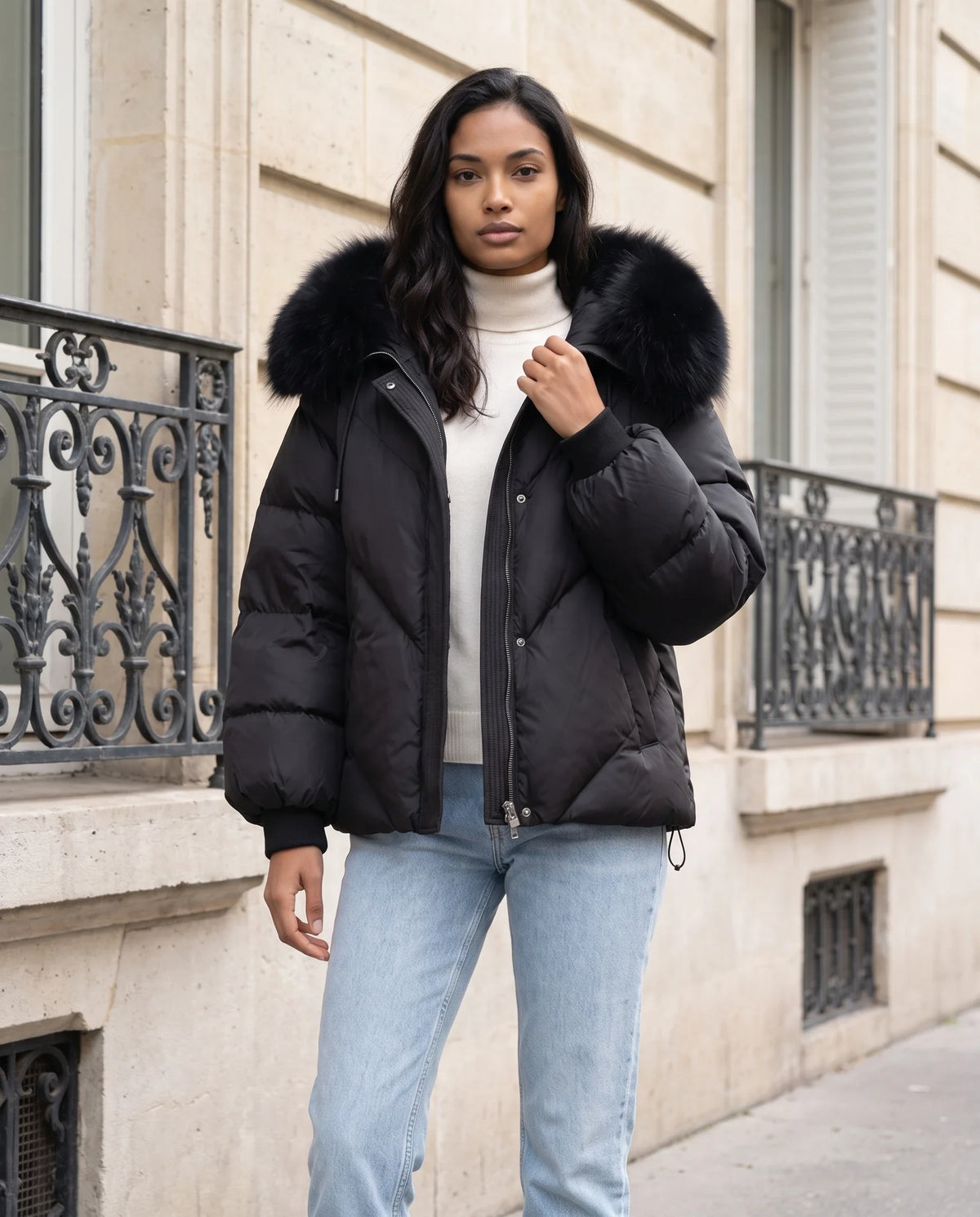 Doudoune courte oversize à capuche fausse fourrure