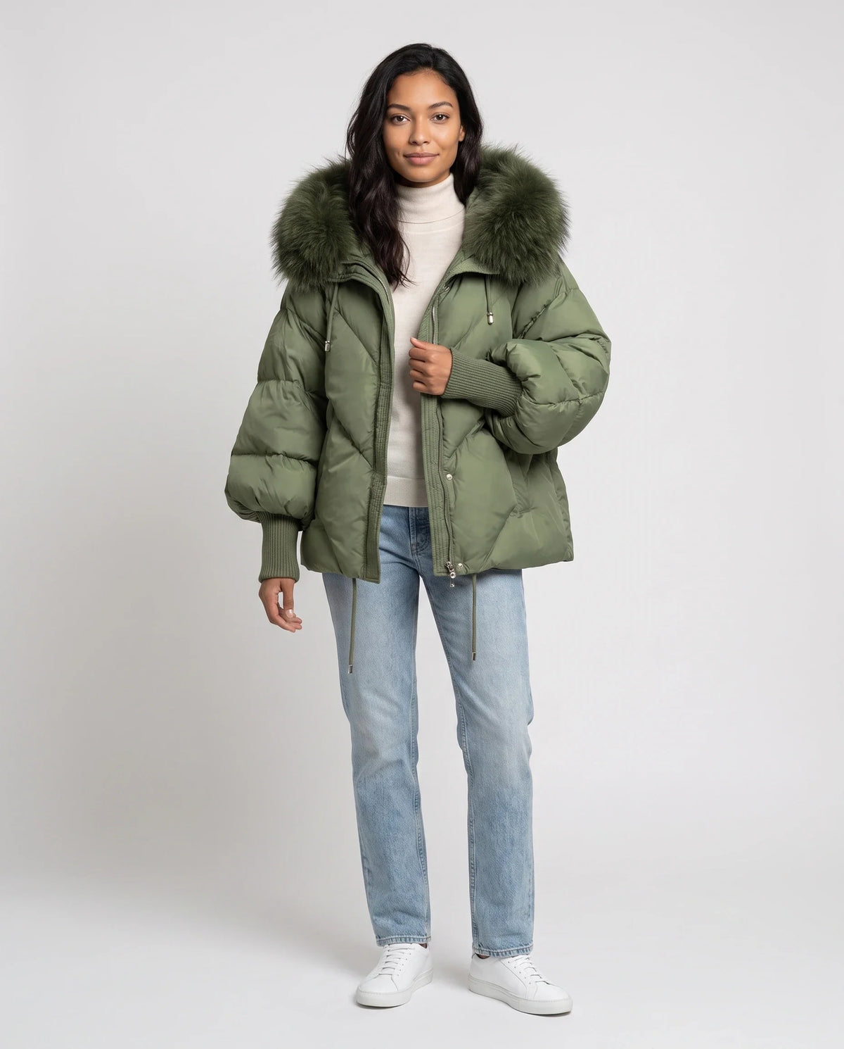 Doudoune courte oversize à capuche fausse fourrure