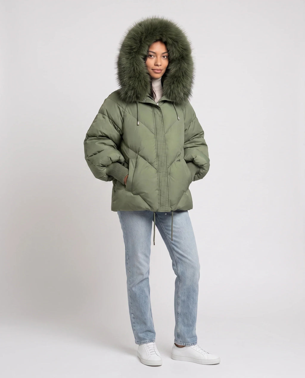 Doudoune courte oversize à capuche fausse fourrure