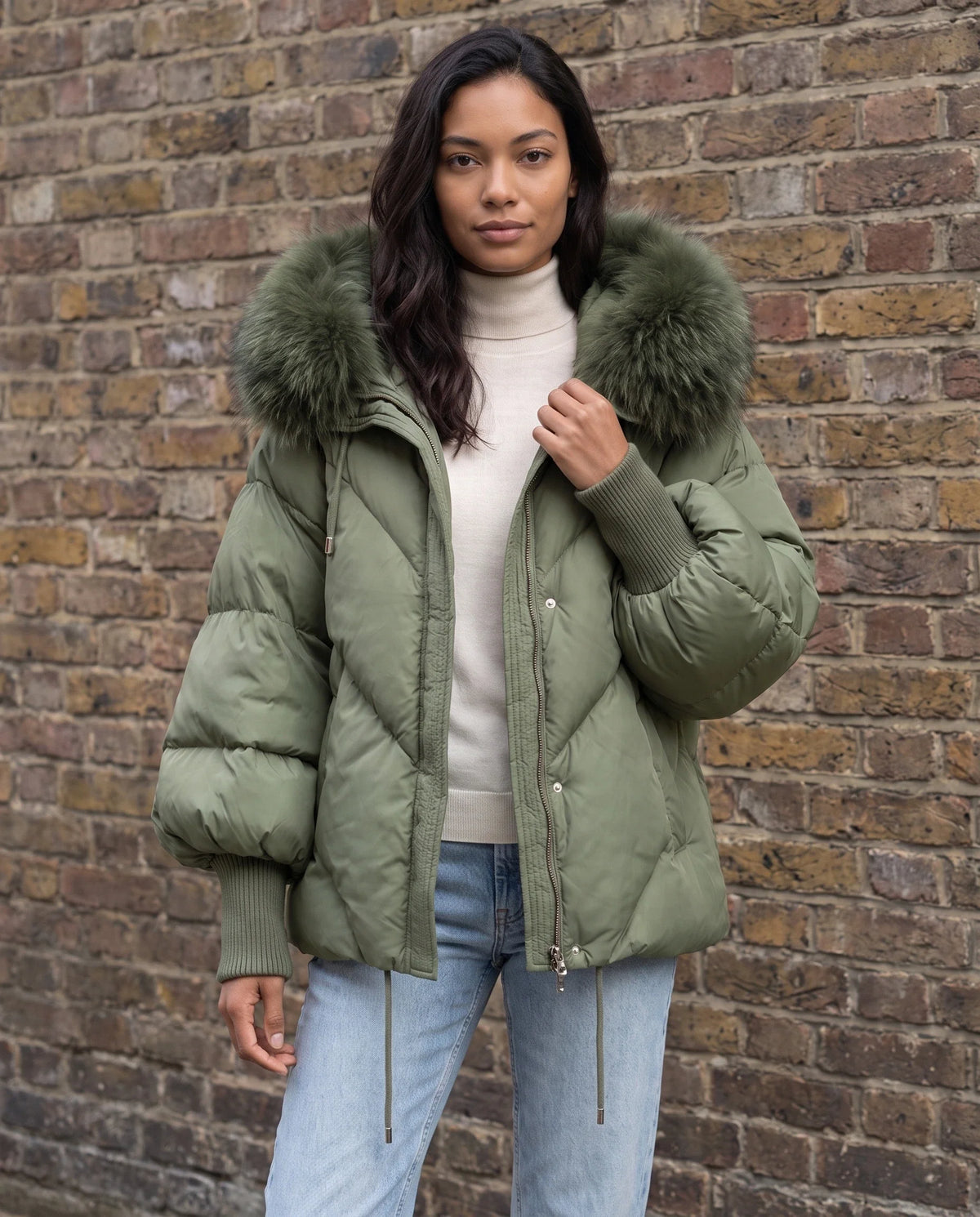 Doudoune courte oversize à capuche fausse fourrure