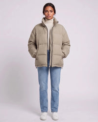 Doudoune courte oversize à zip contrasté