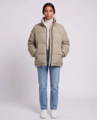 Doudoune courte oversize à zip contrasté