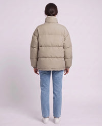 Doudoune courte oversize à zip contrasté