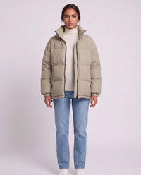 Doudoune courte oversize à zip contrasté