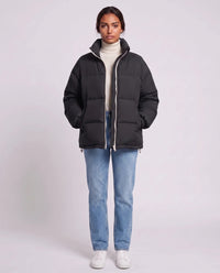 Doudoune courte oversize à zip contrasté
