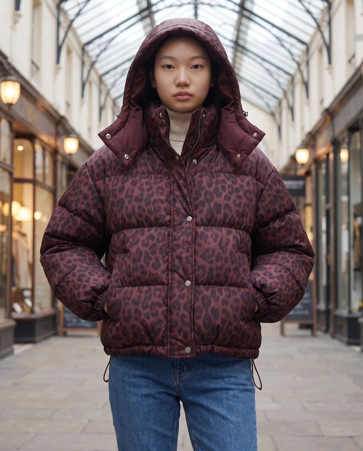 Doudoune courte oversize léopard à capuche amovible