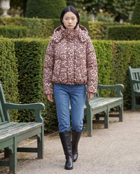 Doudoune courte oversize léopard à capuche amovible