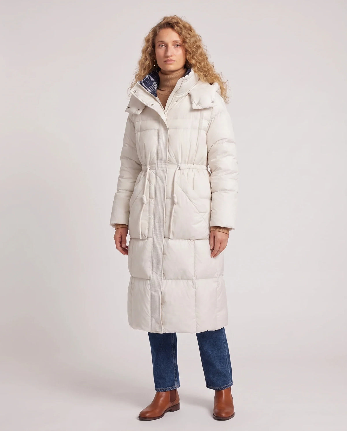 Doudoune longue à taille élastiquée et capuche