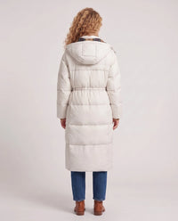 Doudoune longue à taille élastiquée et capuche