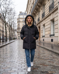 Doudoune mi-longue à capuche et poches plaquées