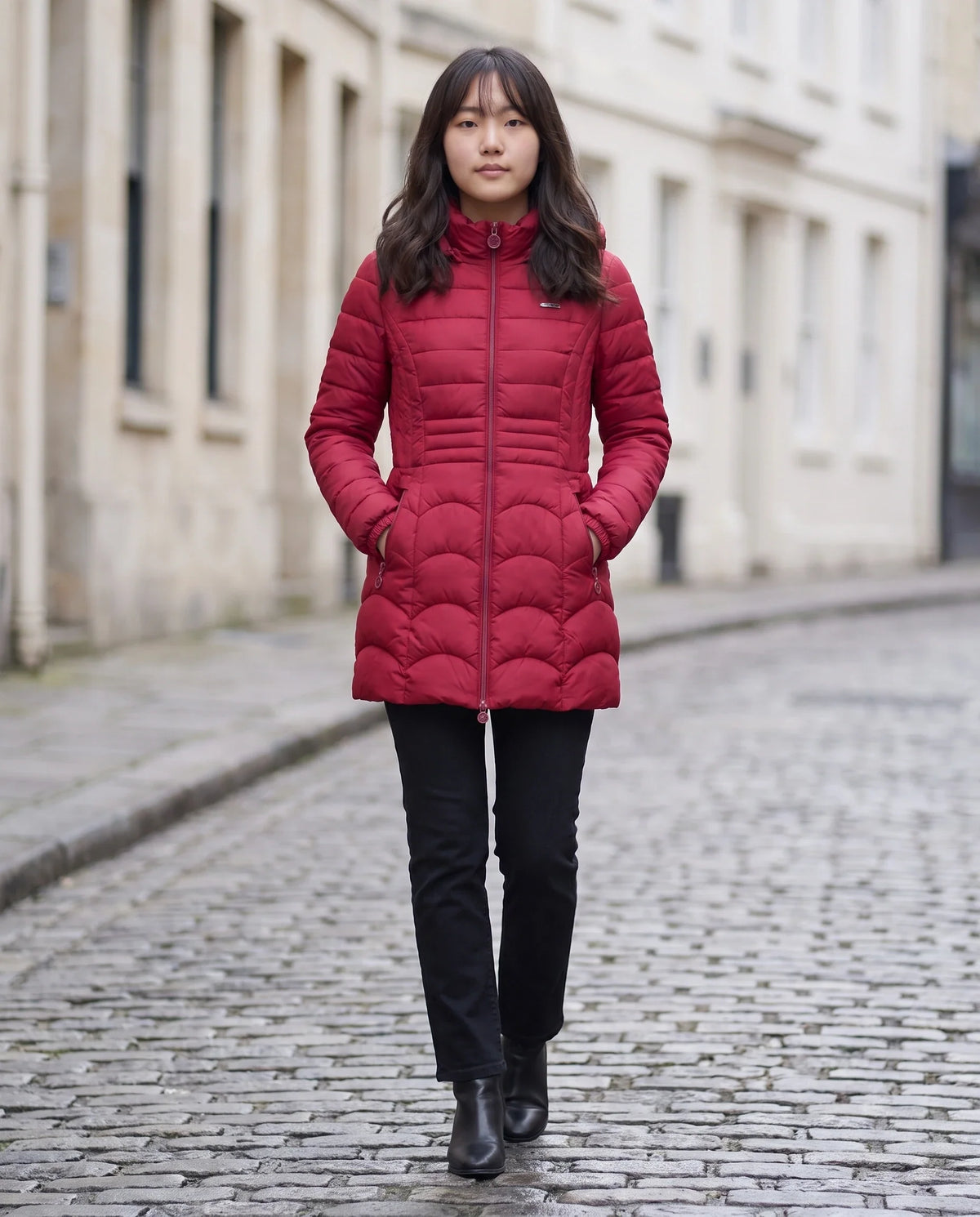 Doudoune mi-longue cintrée à capuche