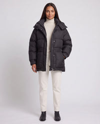 Doudoune oversize mi-cuisse à capuche et ceinture