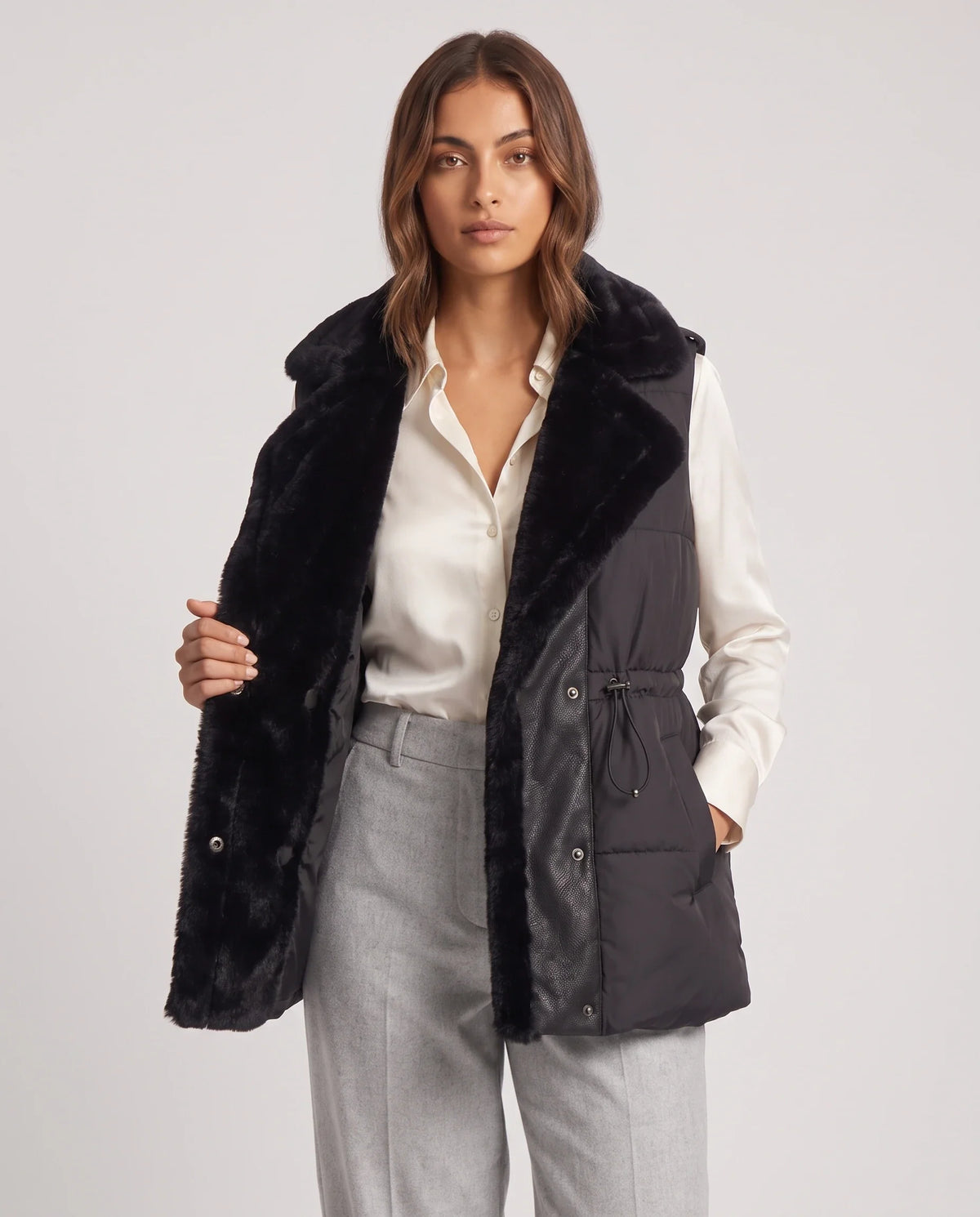 Gilet sans manches à col fausse fourrure