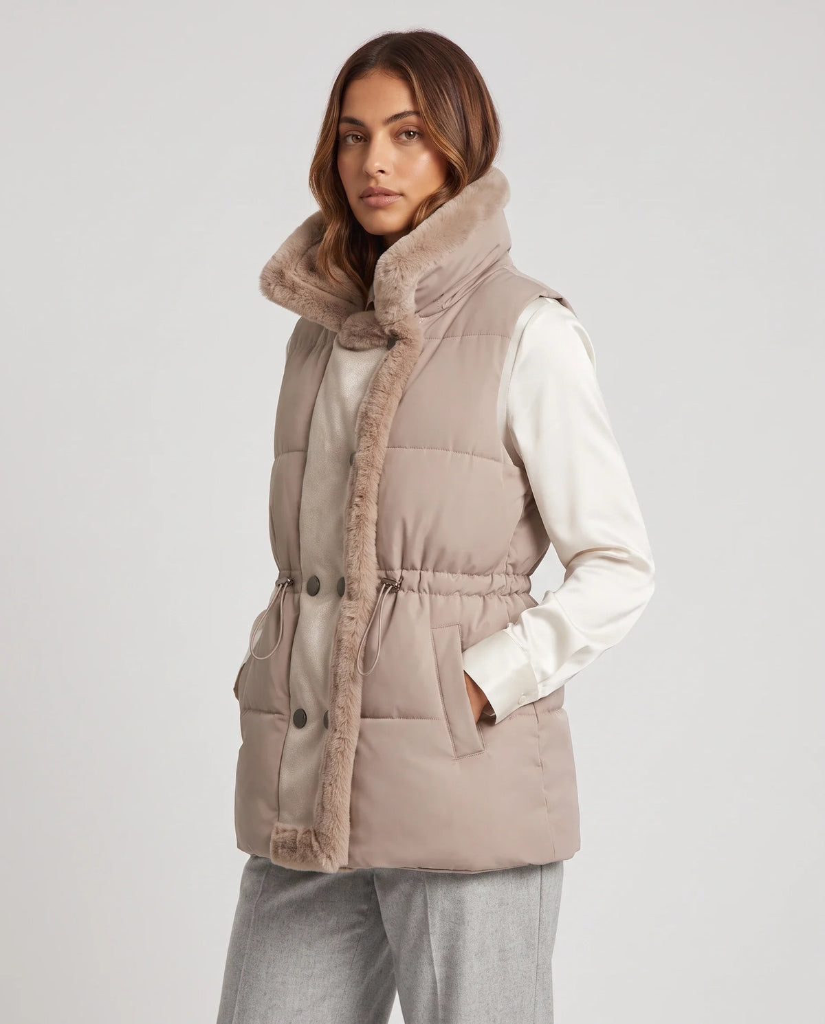 Gilet sans manches à col fausse fourrure