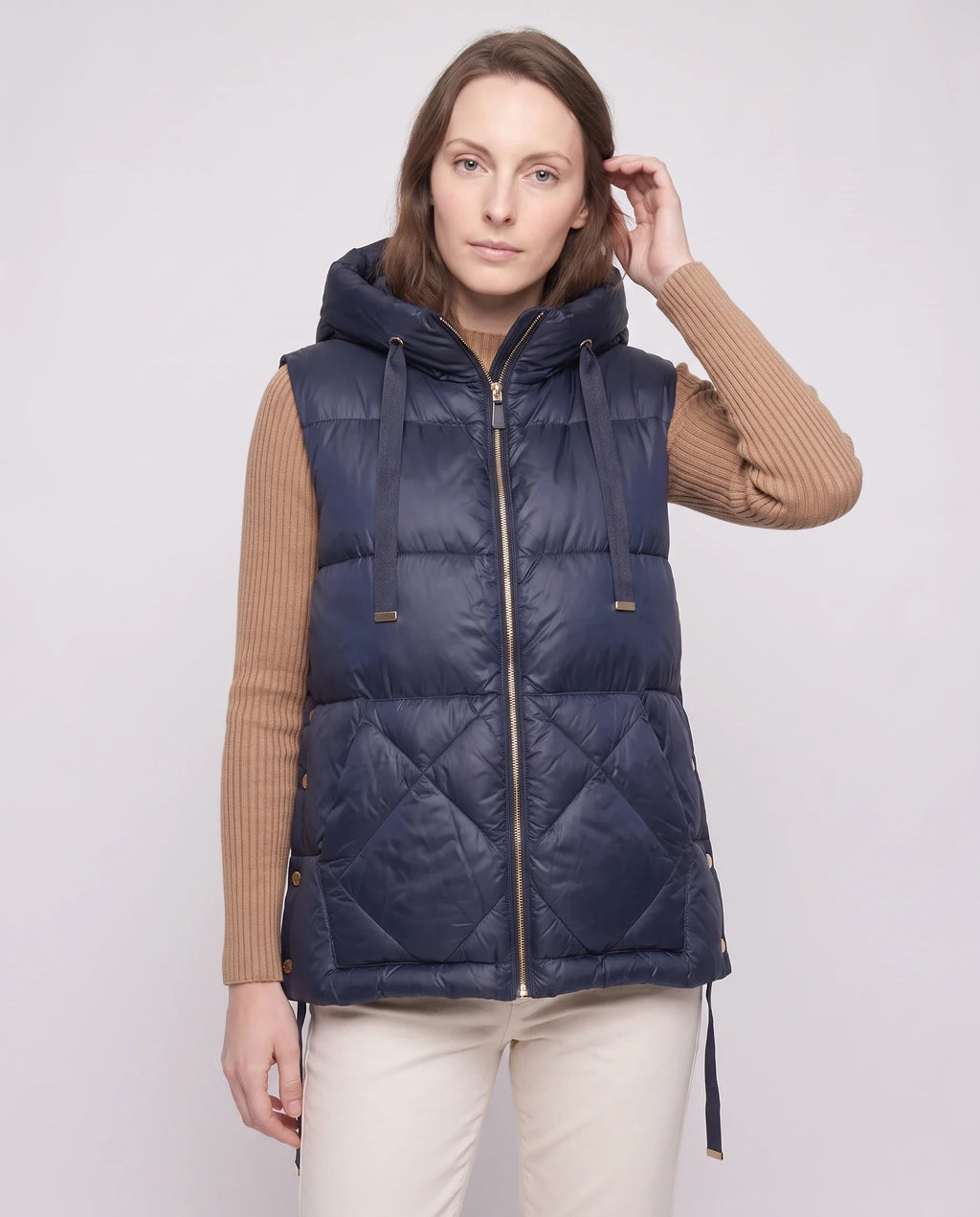 Gilet matelassé à capuche et grandes poches